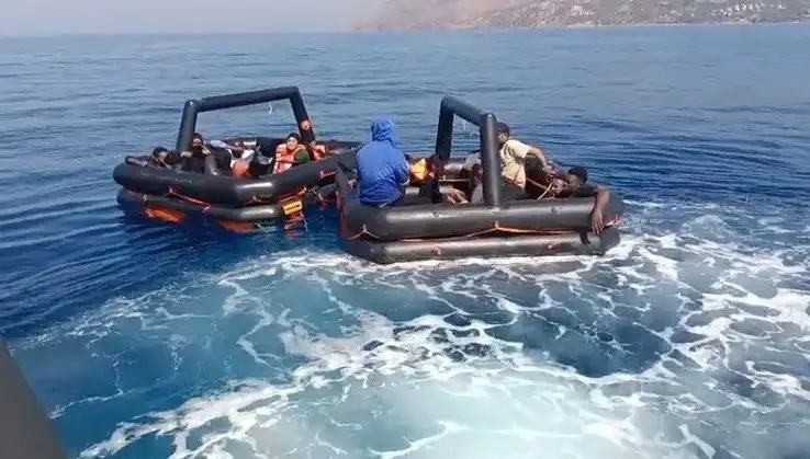 Ayvacık’ta 19 Kaçak Göçmenin Dramı: Kurtuluş Anları Görüntülendi