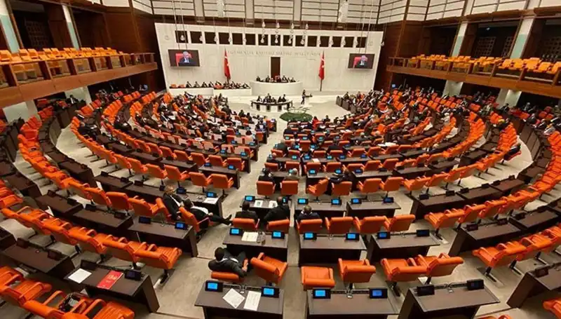 Emekli İkramiyesi 4 Bin TL Olacak: TBMM'den Tarihi Onay Geldi!