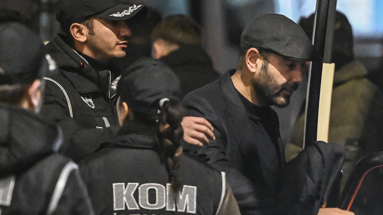 Beşiktaş Belediye Başkanı Akpolat, görevden uzaklaştırıldı.