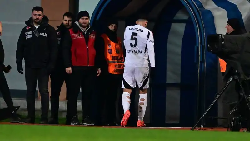 Kırmızı Kartın Ardından Tayyip Talha’nın Beşiktaş Taraftarına Özrü