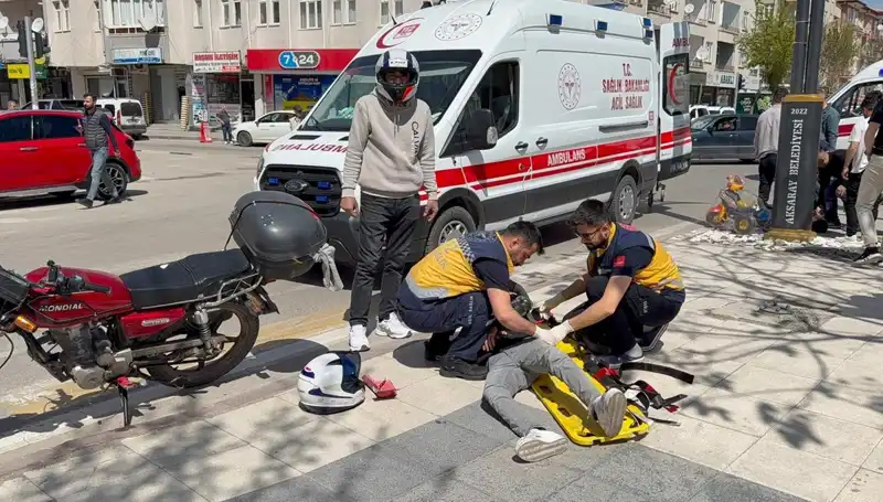 Aksaray'da Korkunç Kaza: Motosikletler Çarpıştı, İki Kişi Yaralandı