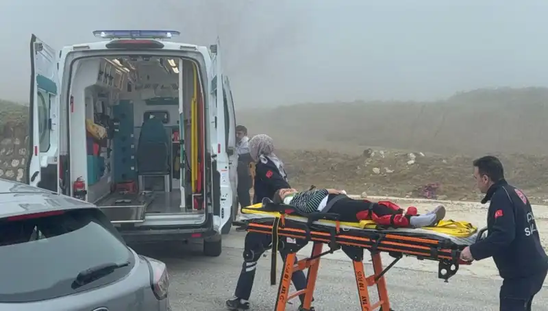 Düzce'de Yoğun Sisin Faturası: İki Araç Çarpıştı, Altı Yaralı