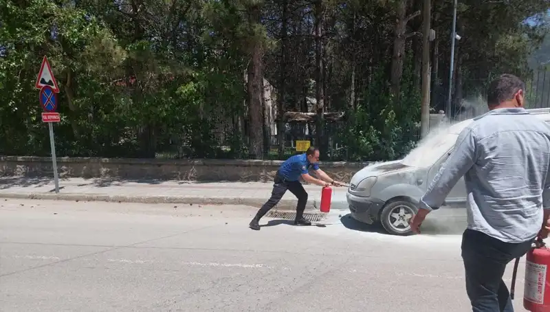 Emniyet Binası Önünde Alev Alan Araç, Polisi Harekete Geçirdi!