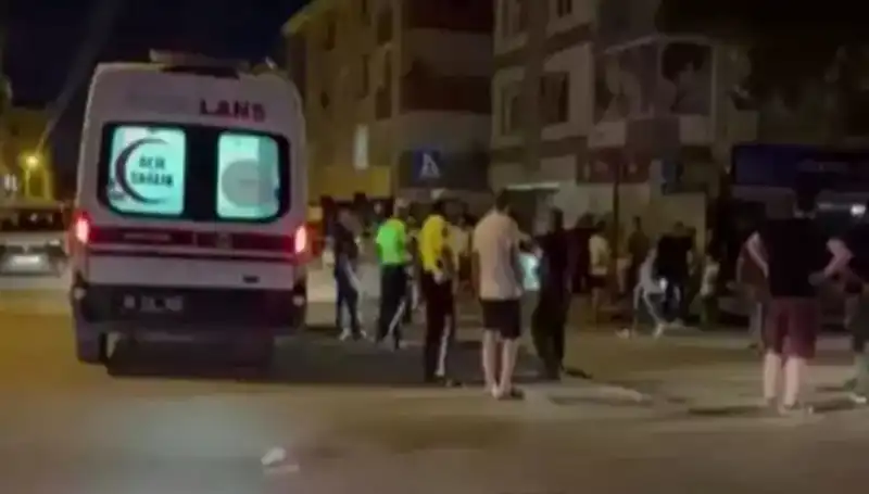 Alkollü Sürücünün Dehşet Saçtığı Anlar Kameralara Yansıdı: Yayaları Ezdi!