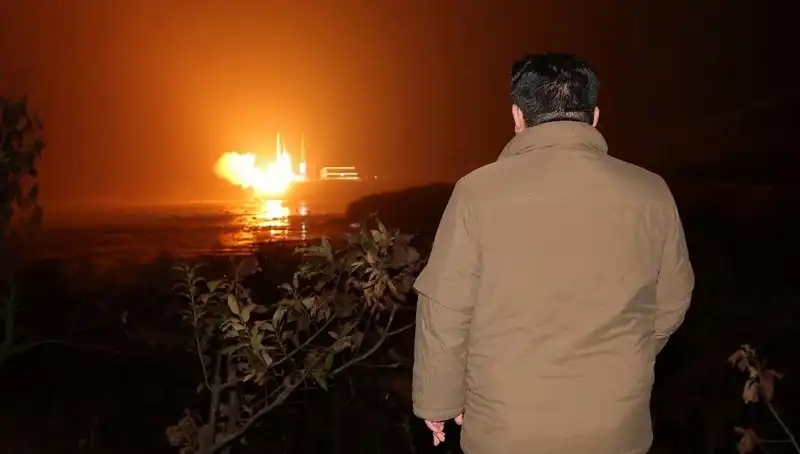 Kuzey Kore'nin Silah Gelişimi: Faturayı Amerikalar mı Ödüyor?
