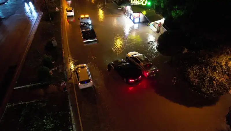 Adana’da Sağanak Yağış Beklenmedik Felaket Yarattı: Cadde ve Yollar Sular Altında