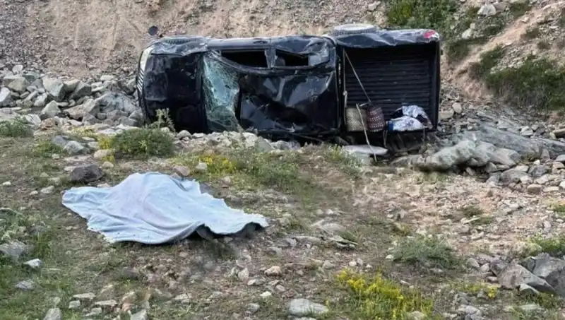 Gümüşhane'de Korkunç Trafik Kazası: Bir Kayıp, Beş Yaralı
