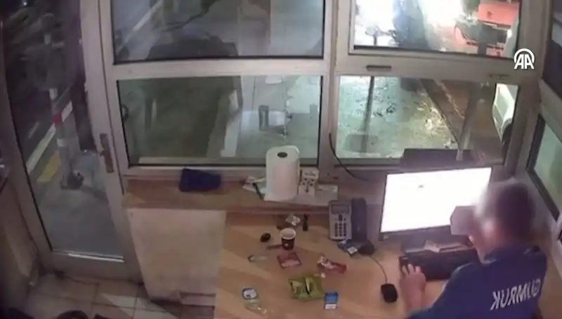 Kapıkule Gümrük Kapısı'nda Rüşvet Operasyonu: 23 Memur Tutuklandı