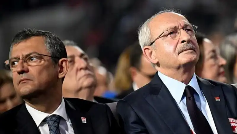 CHP Kurultayı: Kılıçdaroğlu'nun Adaylığı Sırasında Siyasi Gelişmeler