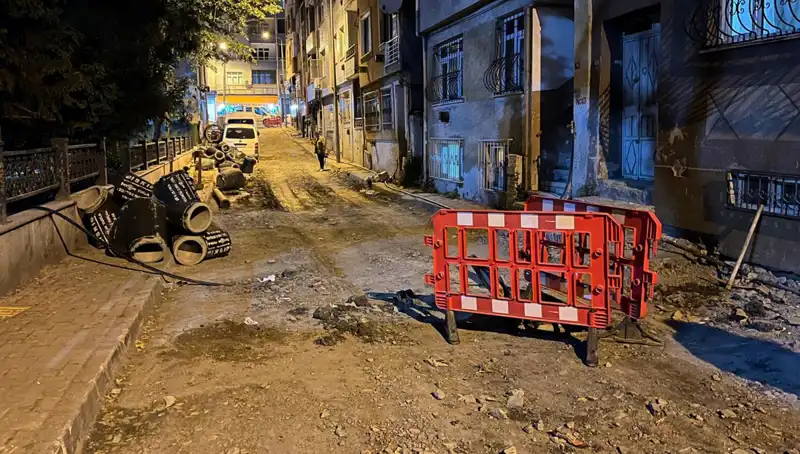 Bayrampaşa'da Rögar Kapağının Patlaması: Altyapı Çalışmaları Sırasında Neler Oldu?