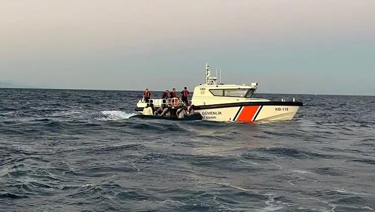 Ayvacık Açıklarında 17 Göçmen Kurtarıldı: İlgili Yetkililer Süreci İzliyor