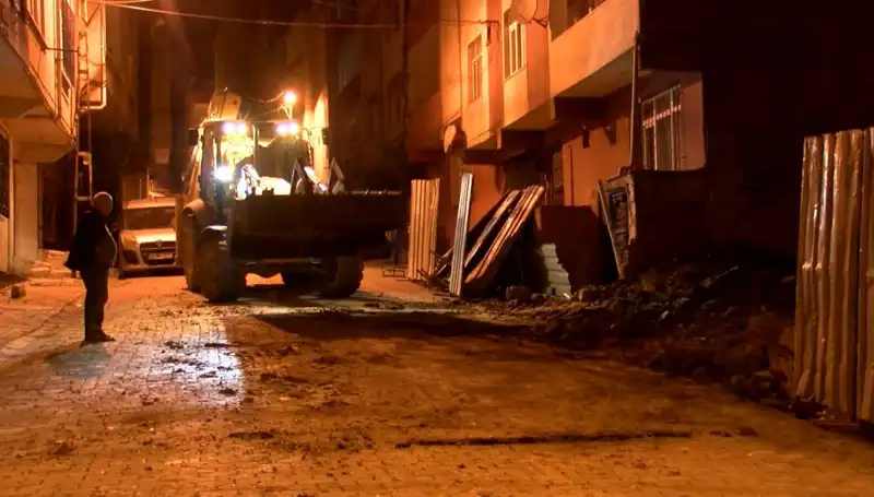 Bağcılar’da Yana Yana Eğilen Bina Boşaltıldı: Nedenleri ve Sonrası