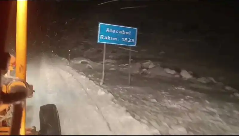Antalya Kış Mevsiminde Karla Buluştu: Bu Sürpriz Herkesi Şaşırttı!
