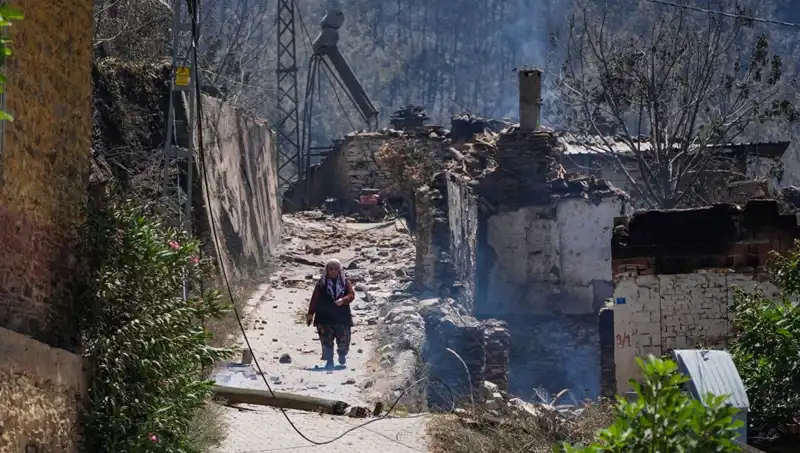 İzmir ve Bilecik'teki Yangınların Neden Olduğu Yıkım: 415 Bina Yok Oldu