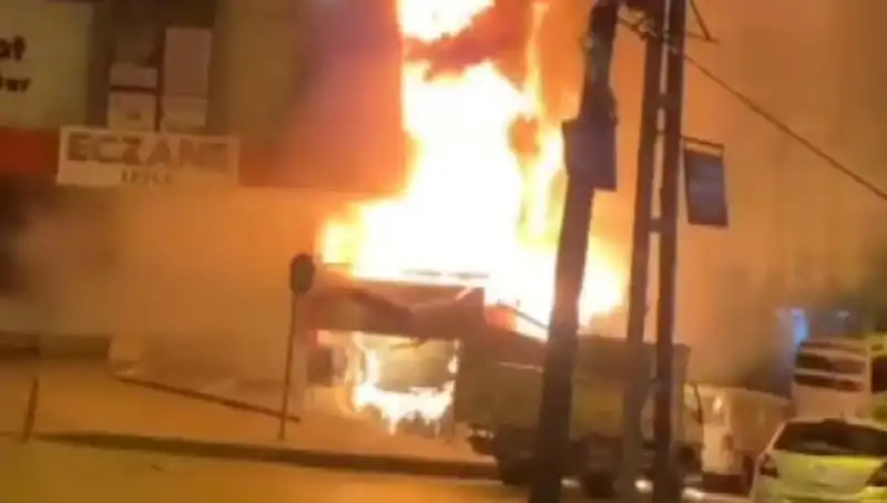 Başakşehir’de İş Merkezinde Çıkan Yangın Korku Dolu Anlar Yaşattı