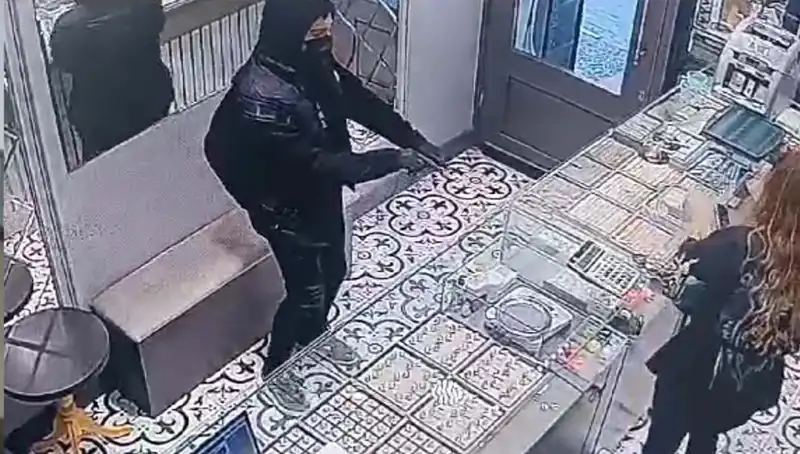 Soygun Girişimi, Polisi Alarma Geçiren Komik Sonuçlarla Sona Erdi