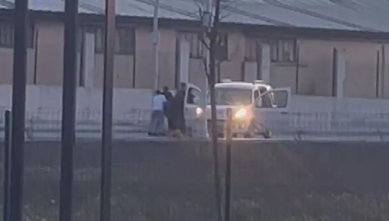 Drift Tutkusu Faciaya Dönüşüyordu: Yola Fırlayan Araç Yaralamaktan Son Anda Kurtuldu