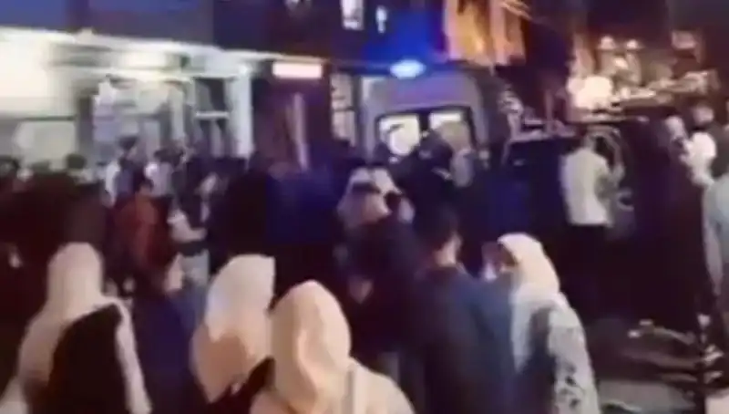 14 Yaşındaki Kader Balkondan Düştü: Hastanede Durumu Kritik