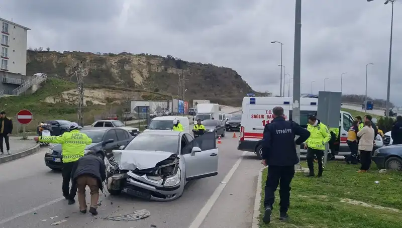 Sinop’ta Korkunç Kaza: Otomobiller Çarpıştı, Çok Sayıda Yaralı Var