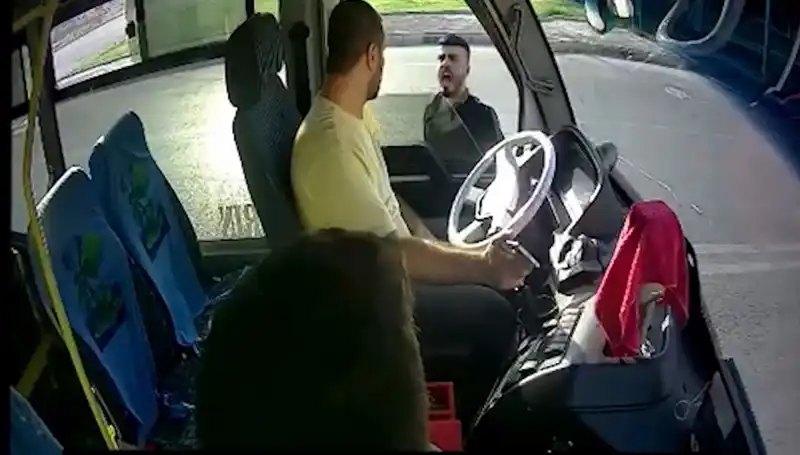 Antalya'da Otobüs Şoförünü Bıçaklayan Şahıs Kısa Süre İçinde Yakalandı