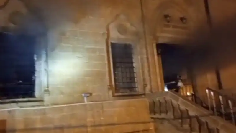 Mardin'de Cami Yangını: İtfaiye Ekipleri Hızla Müdahale Etti