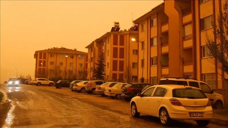 Çöl Tozu ve Sağanak: Meteoroloji'den Sakıncalı Uyarı Geldi