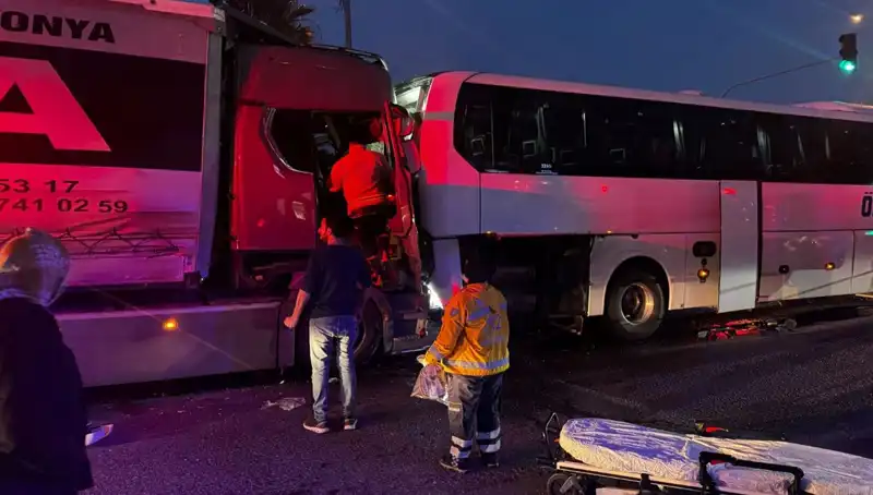 Dört Araçlık Zincirleme Trafik Kazası: Can Kaybı ve Korkutan Detaylar