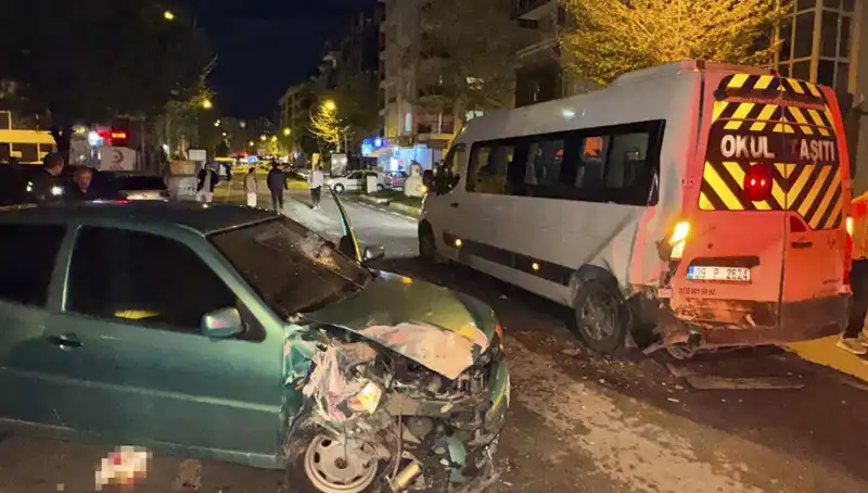 Otomobil Servis Minibüsüne Çarptı, 6 Kişi Yaralandı: Detaylar Burada!