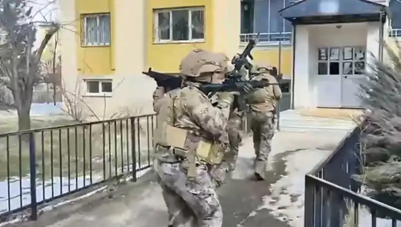 Bingöl'de DAEŞ Operasyonu: Üç Şüpheli Tutuklandı, Terör Örgütüne Darbe