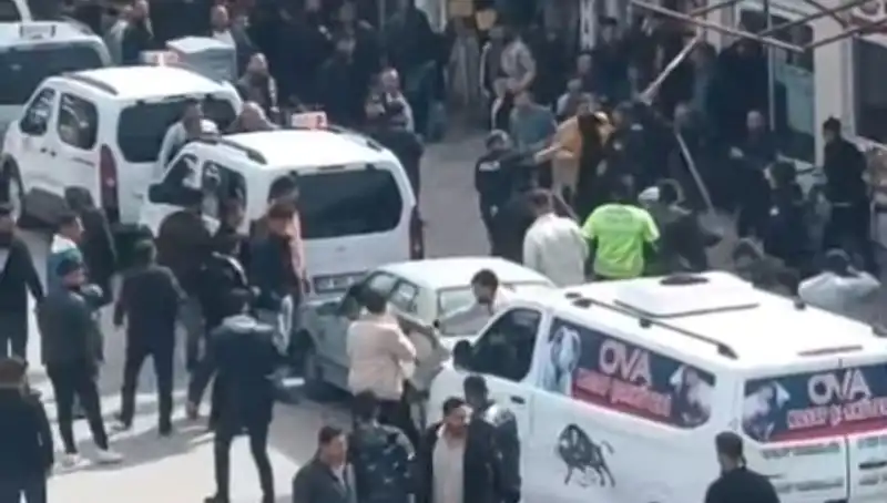 Erciş’te Taşlı Sopalı Kavga: Olayın Perde Arkası ve Gözaltına Alınanlar