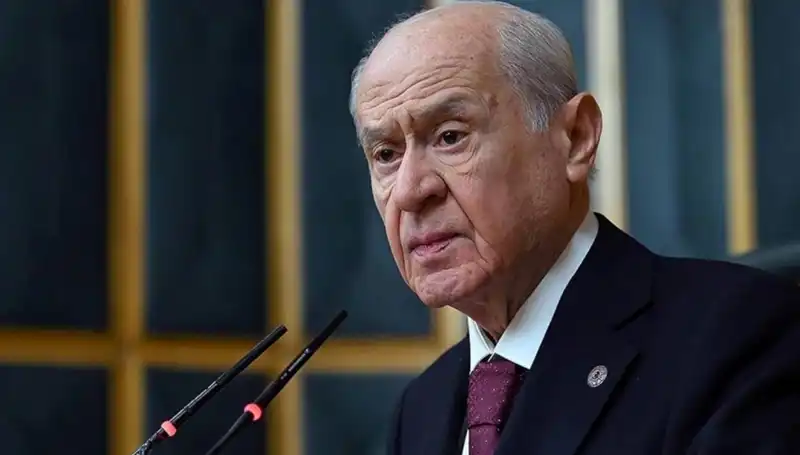 Bahçeli’den CHP’ye Eleştiriler: Sırrı Bey İçin Gizli Agendalar mı Var?