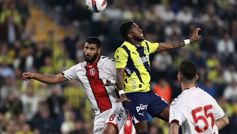 Fenerbahçe'de Uyum Problemi: Takımın Çöküşü ve Geleceği