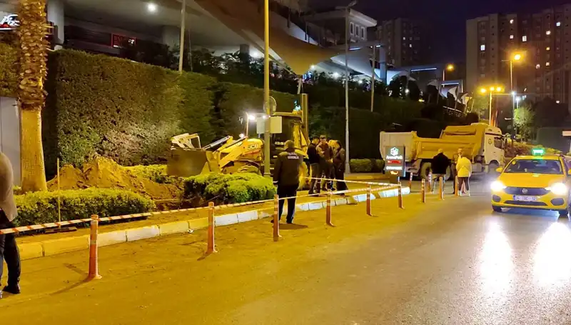 AVM Girişinde Doğalgaz Paniği: Alışveriş Sırasında Yaşanan Olay İlk Korkuttu