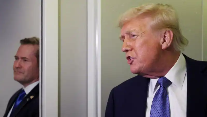 Gizli Planların Sızdığı An: Trump Neden Mike Waltz'u Görevden Aldı?